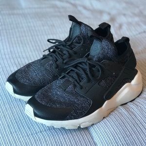 Nike Flyknit Huaraches || Grey & Black